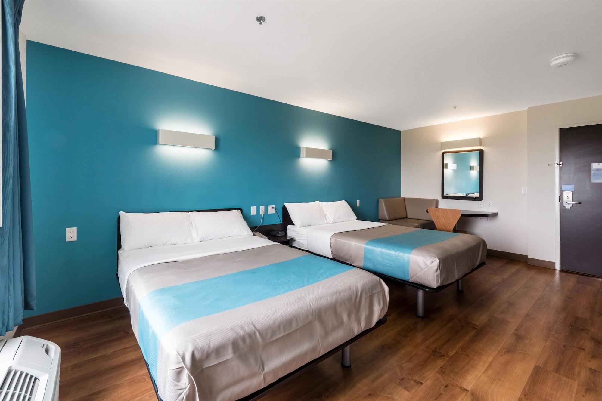 Hotel 6-laredo, Tx - Airport 2*