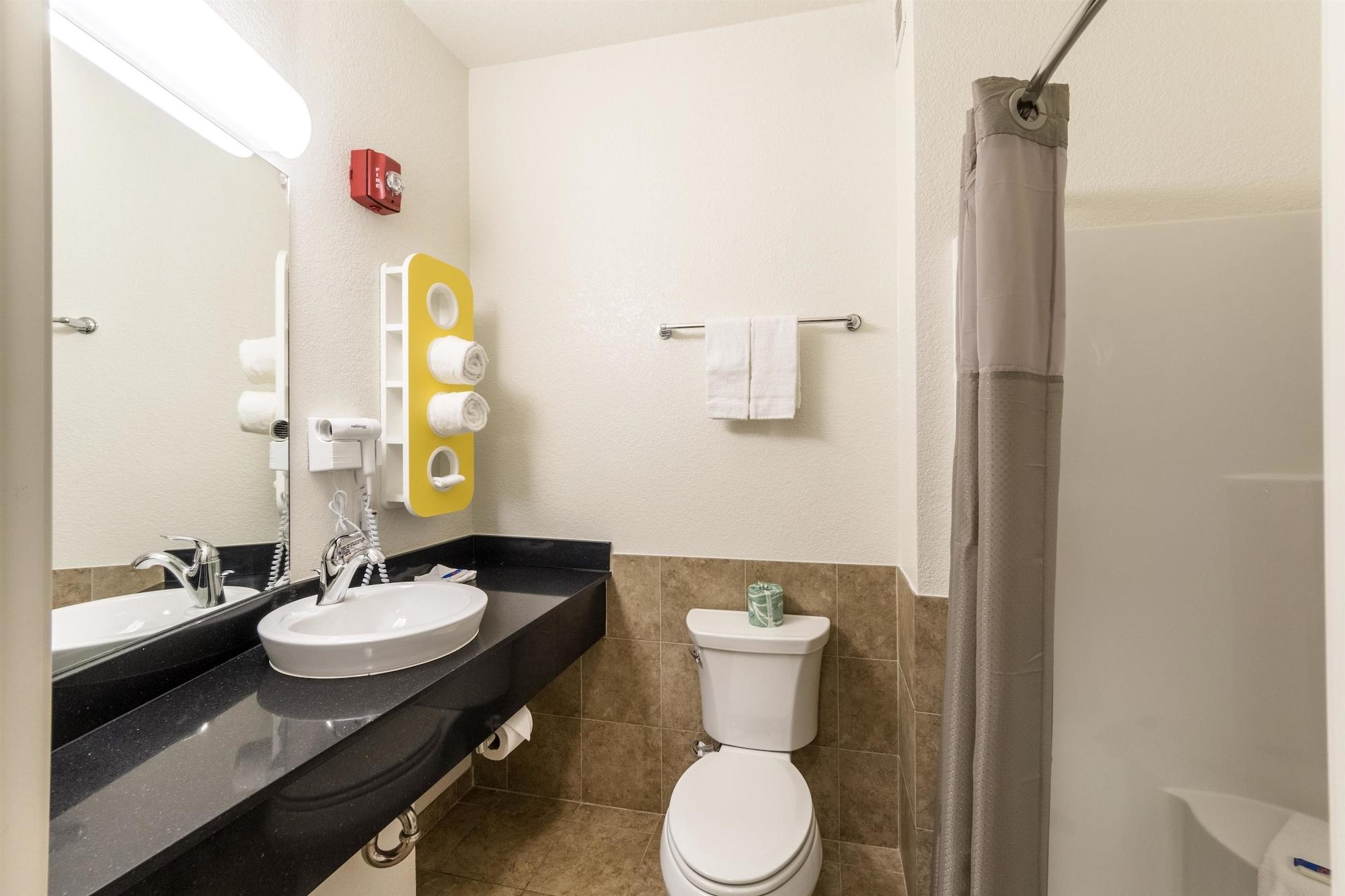 Hotel 6-laredo, Tx - Airport 2*