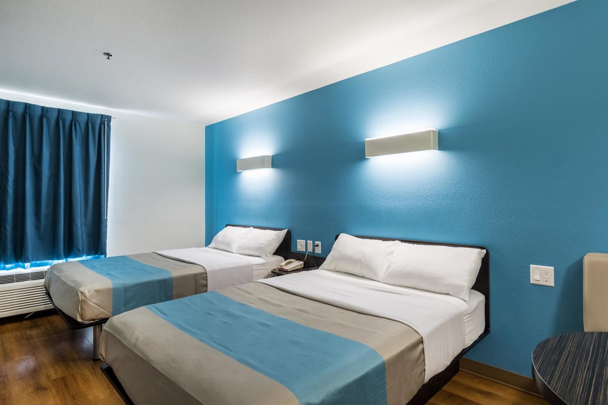Hotel 6-laredo, Tx - Airport Laredo