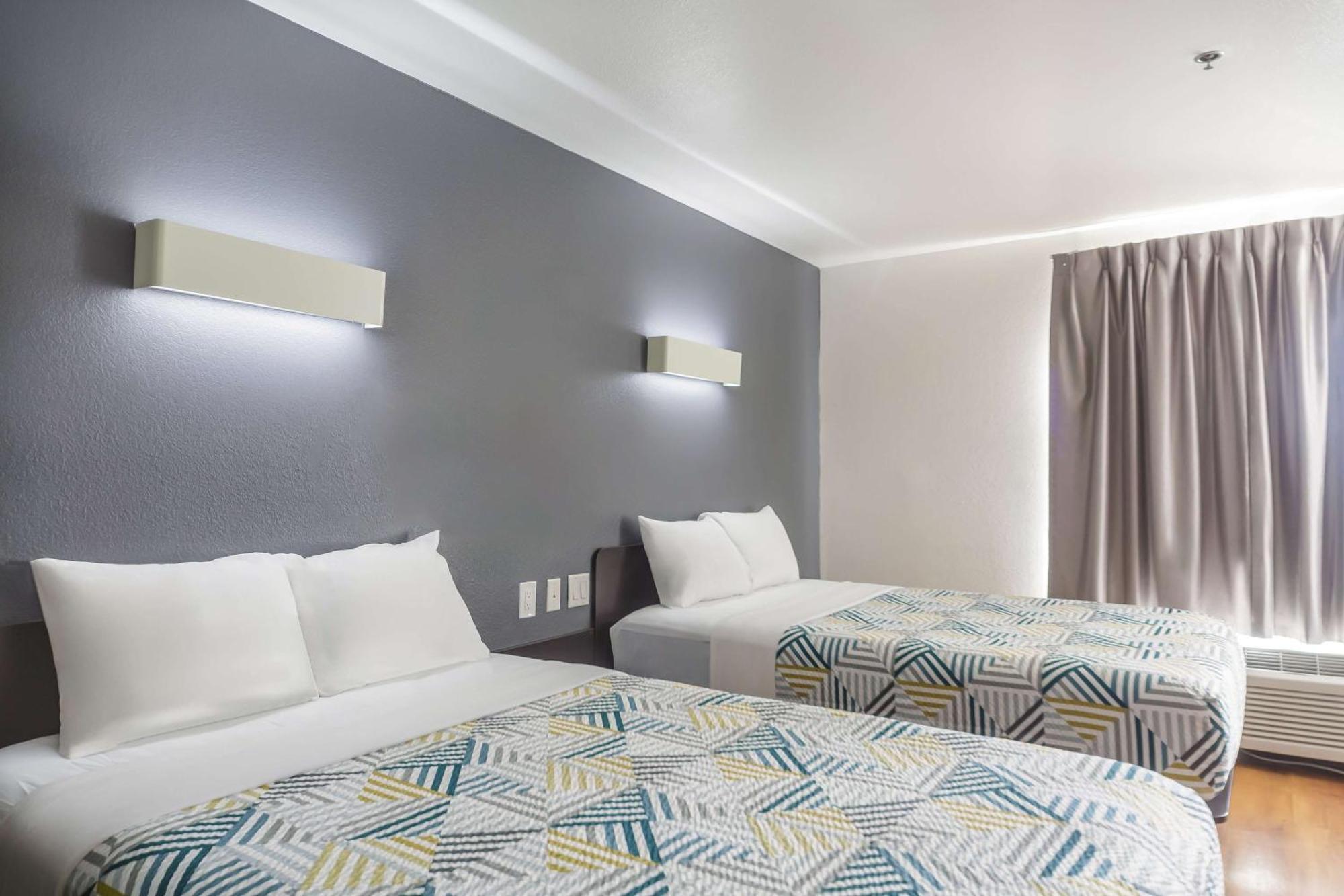 Hotel 6-laredo, Tx - Airport Laredo