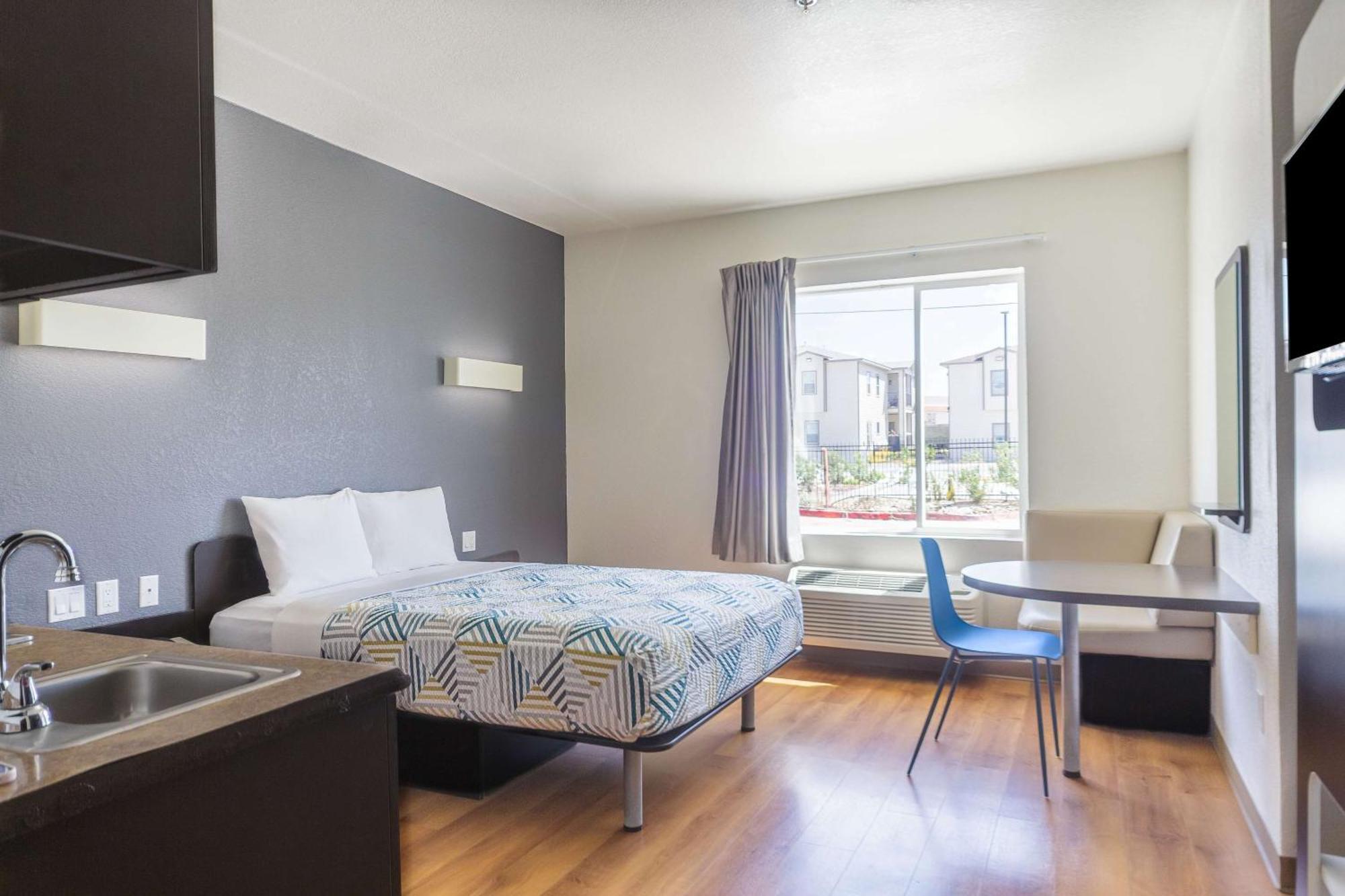 Hotel 6-laredo, Tx - Airport Laredo