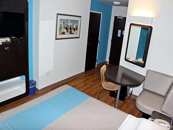 Hotel 6-laredo, Tx - Airport