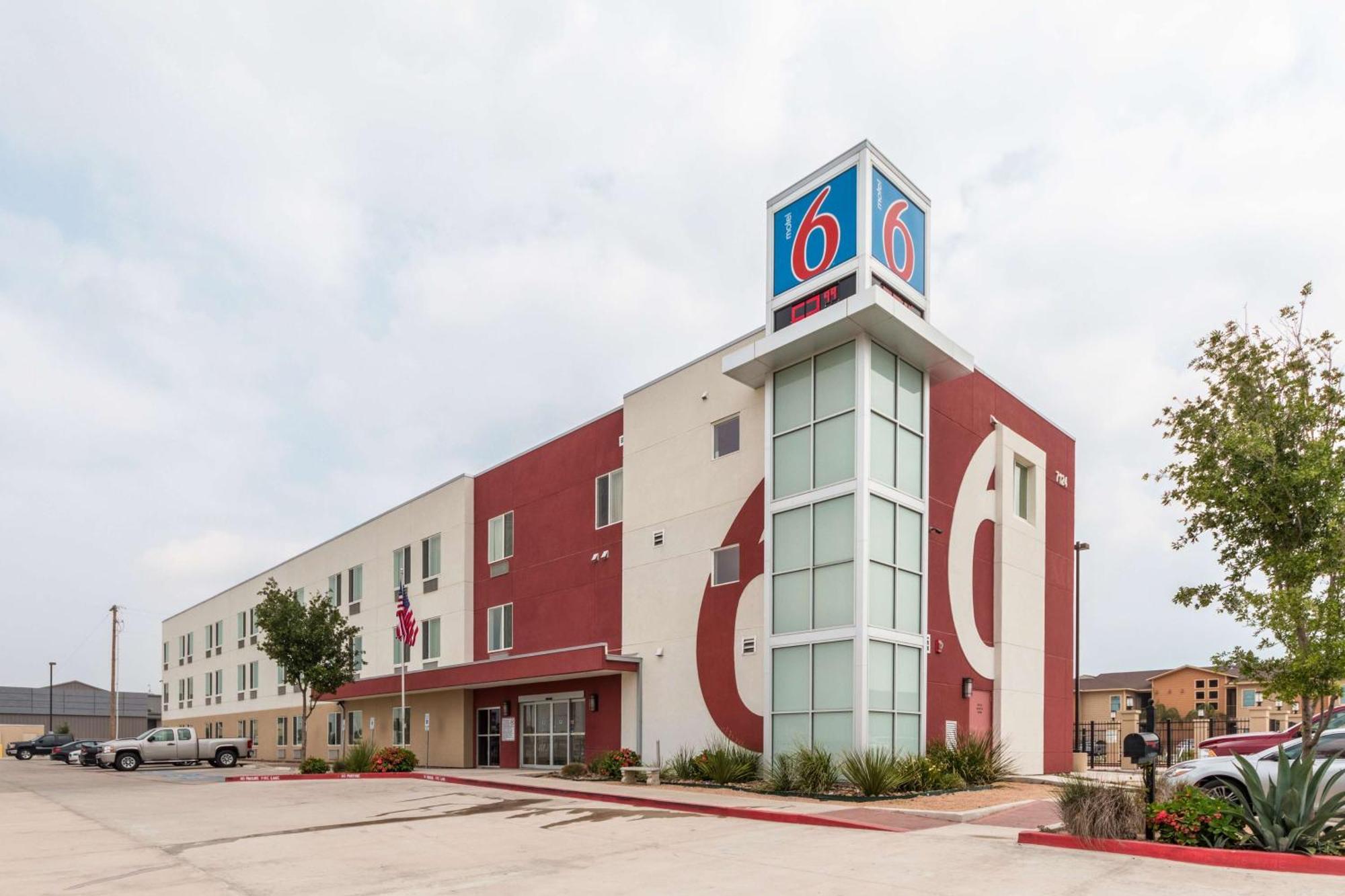 Hotel 6-laredo, Tx - Airport 2*