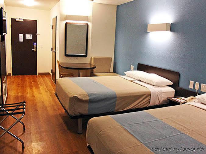 Hotel 6-laredo, Tx - Airport 2*
